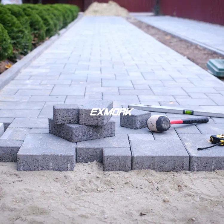 Laying-paving-bricks.jpg